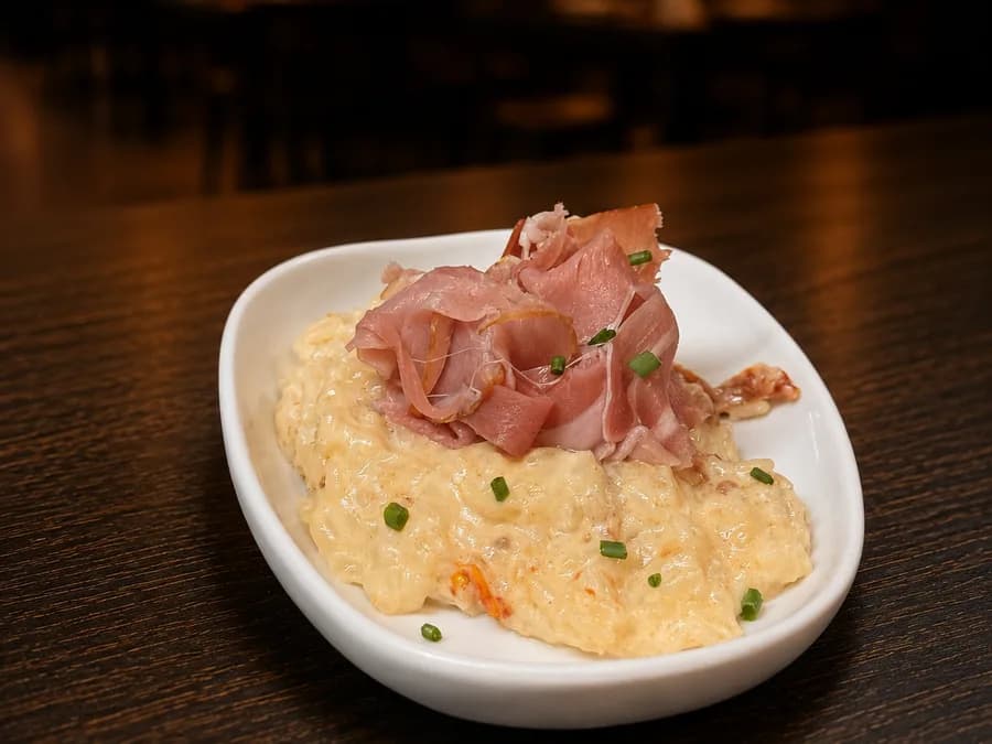 Risotto Prosciutto — Risotto, tomaat, Parmezaan en prosciutto, bij By Castro in Meerssen