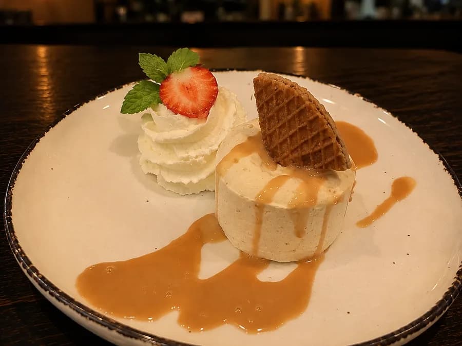 Stroopwafel Parfait — Parfait, stroopwafel en karamelsaus, bij By Castro in Meerssen